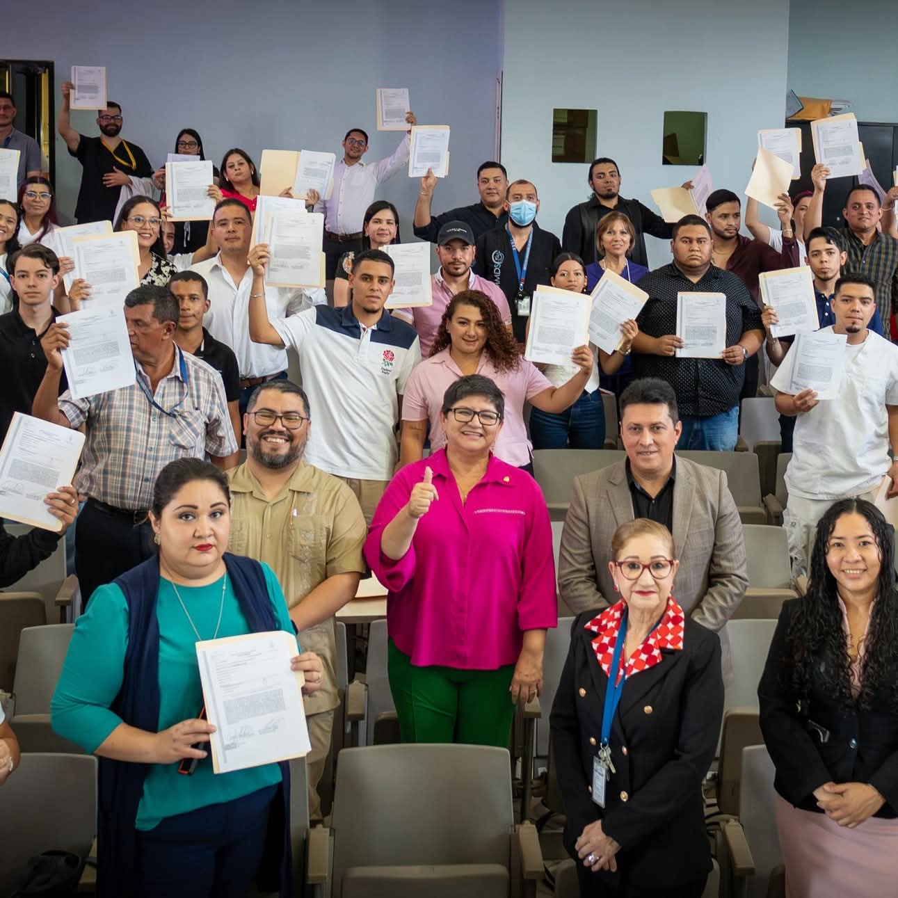 IHSS entrega 100 acuerdos de permanencia laboral en la Zona Centro, Sur y Oriente